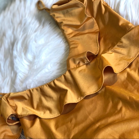 🖤EUC - Golden Satin-like Bodysuit with Bétails - Picture 3 of 3